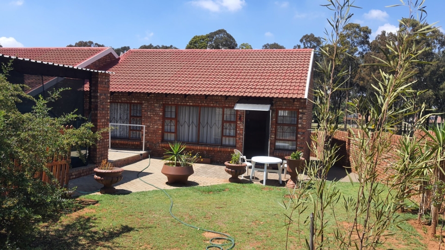 2 Bedroom Property for Sale in Langenhovenpark Free State